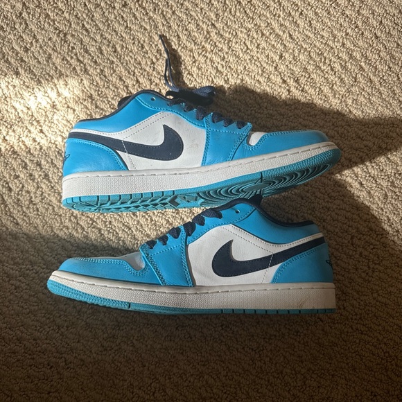 Jordan 1 Low UNC - Picture 5 of 6